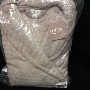 ULTA Beige Quilted Robe